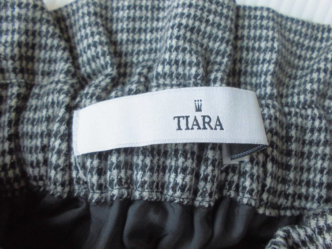 【激安古着】 TIARA　ミディアム丈　スカート