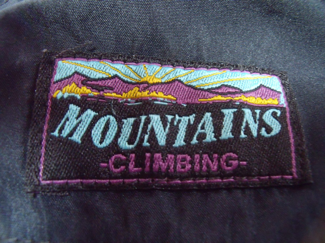【激安古着】 MOUNTAINS -CLIMBING-　ナイロンジャケット　アウター
