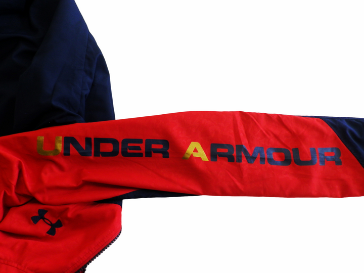 【激安古着】 UNDER ARMOURアンダーアーマー　ジップアップパーカー　アウター