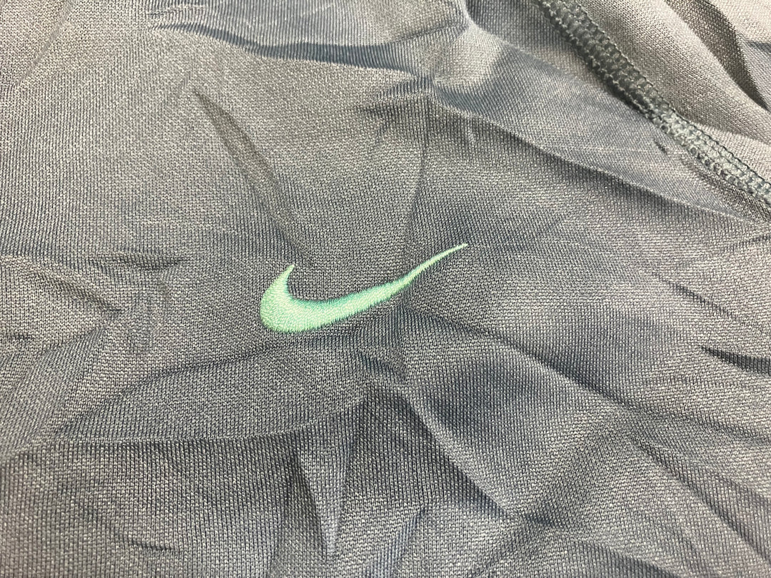 NIKE ナイキ　パーカー　トップス