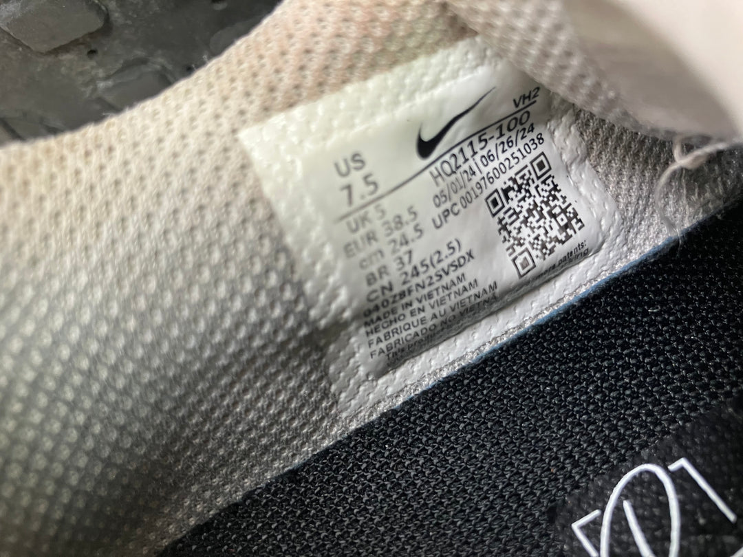 【小物/雑貨】NIKE、ナイキ　スニーカー　シューズ