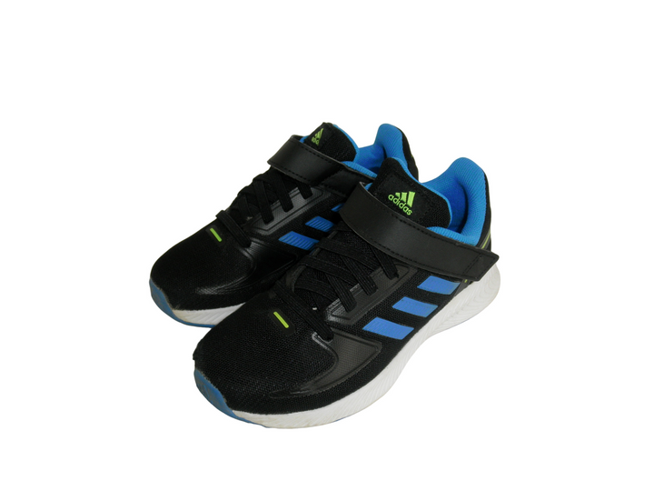 adidas、アディダス　スニーカー　シューズ