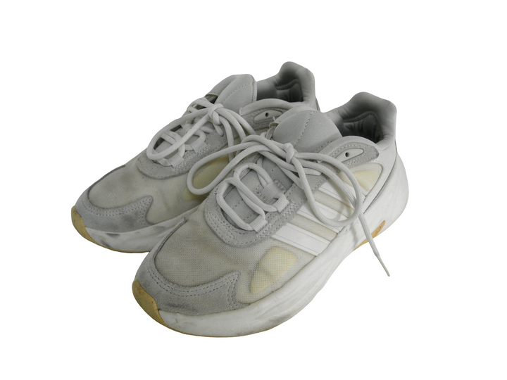 adidas アディダス　スニーカー　シューズ