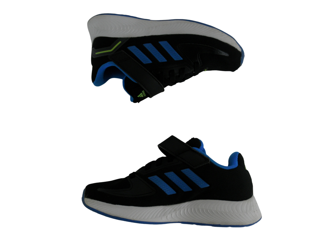 adidas、アディダス　スニーカー　シューズ