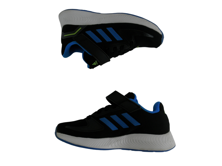 adidas、アディダス　スニーカー　シューズ