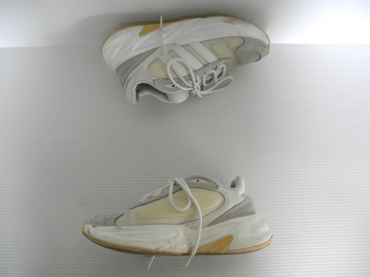 adidas アディダス　スニーカー　シューズ