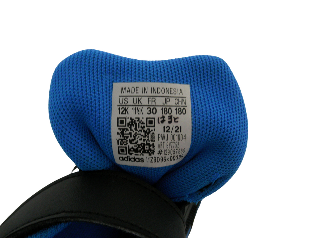 adidas、アディダス　スニーカー　シューズ