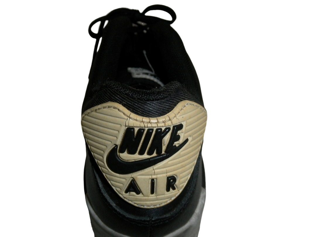 NIKE、ナイキ　スニーカー　シューズ