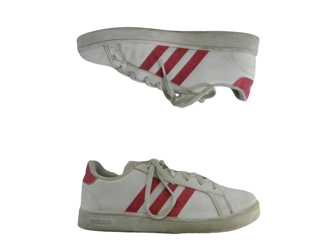 adidas アディダス　スニーカー　シューズ
