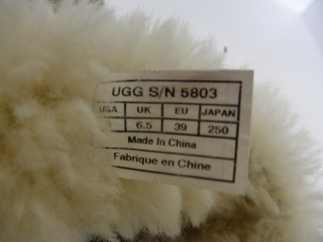 UGG　ブーツ ショート/ミディアム　シューズ