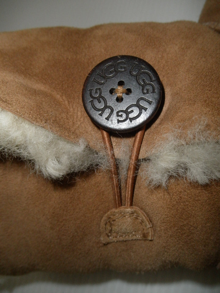 UGG　ブーツ ショート/ミディアム　シューズ