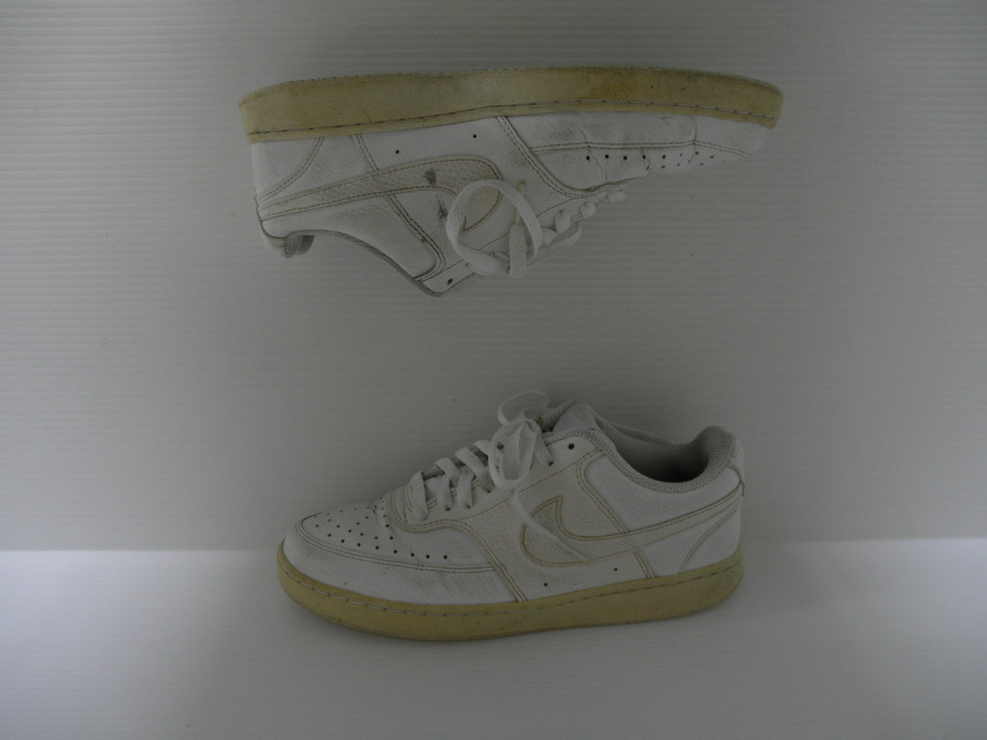 NIKE、ナイキ　スニーカー　シューズ