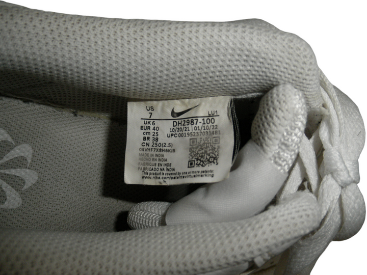 NIKE、ナイキ　スニーカー　シューズ