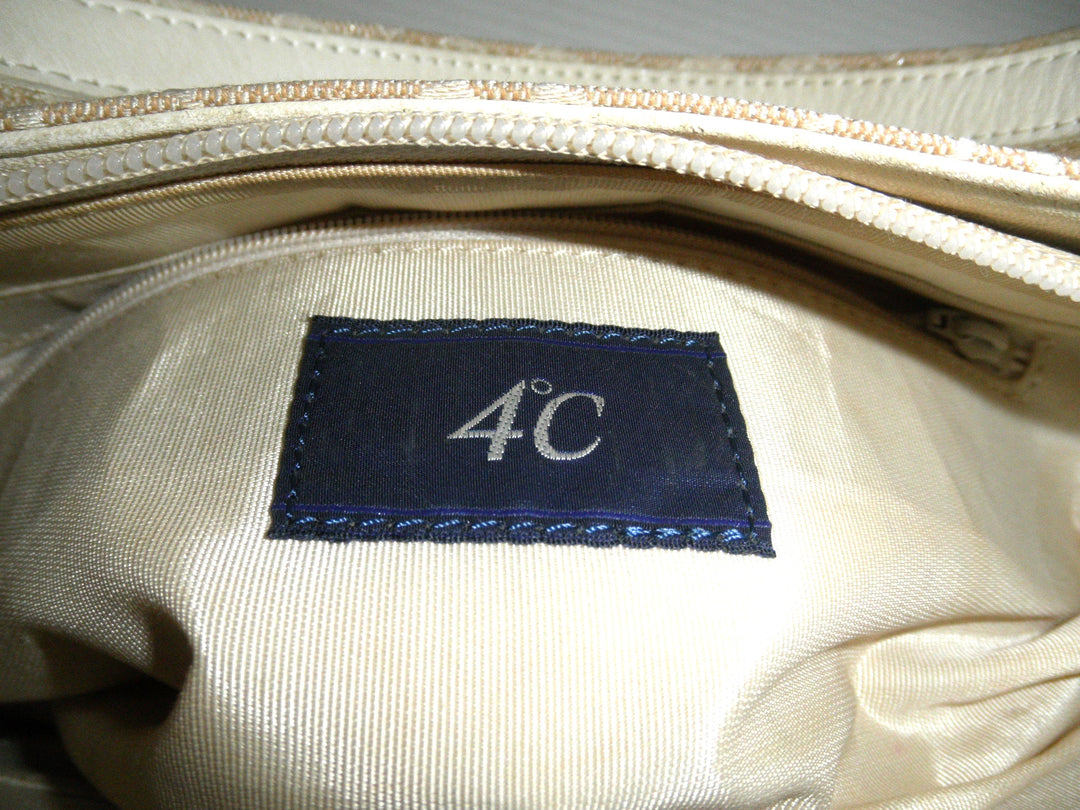 4°C　ショルダーバッグ　バッグ