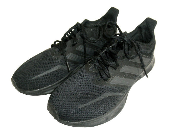adidas、アディダス　スニーカー　シューズ