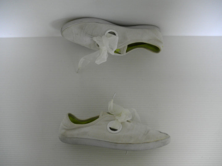 adidas アディダス　スニーカー　シューズ