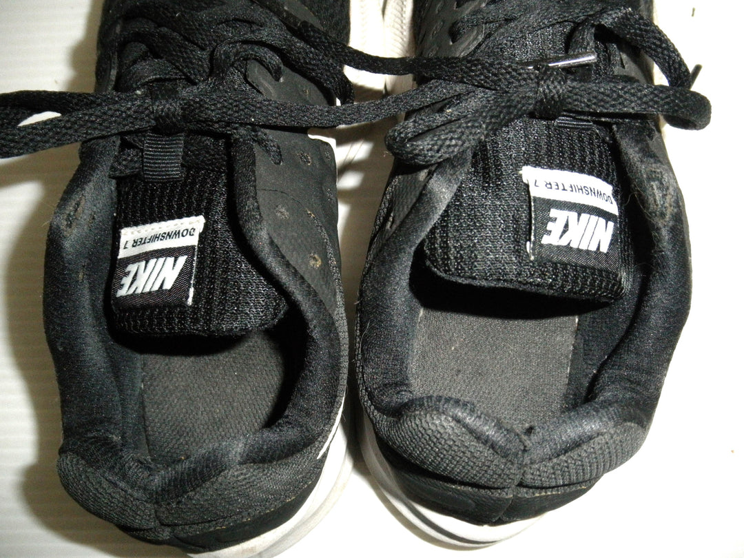 NIKE ナイキ　スニーカー　シューズ