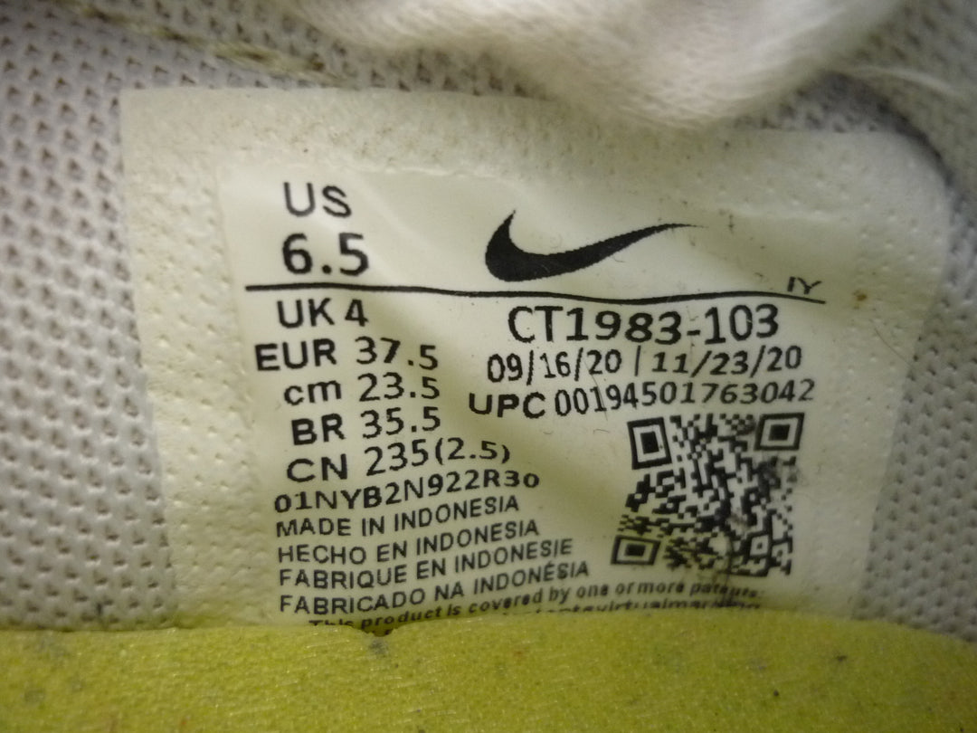 NIKE ナイキ　スニーカー　シューズ