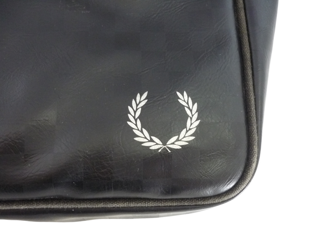 FRED PERRY　ショルダーバッグ　バッグ