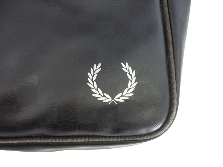FRED PERRY　ショルダーバッグ　バッグ