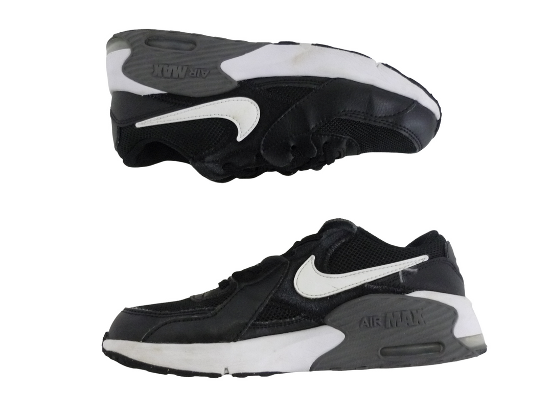 NIKE　ナイキ　スニーカー　シューズ