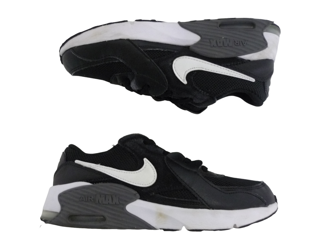 NIKE　ナイキ　スニーカー　シューズ