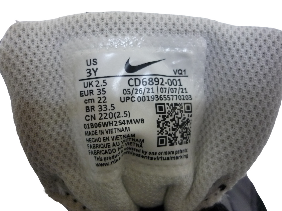 NIKE　ナイキ　スニーカー　シューズ