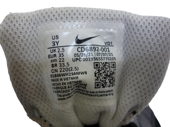 NIKE　ナイキ　スニーカー　シューズ