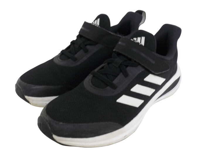 adidas アディダス　スニーカー　シューズ