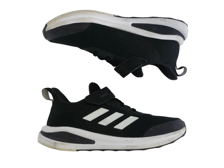 adidas アディダス　スニーカー　シューズ