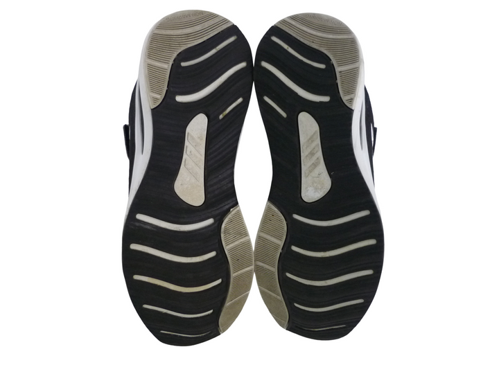 adidas アディダス　スニーカー　シューズ