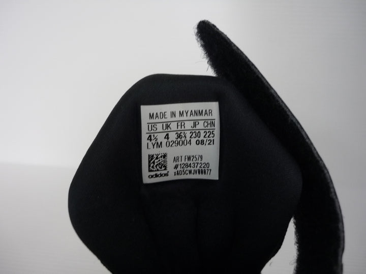 adidas アディダス　スニーカー　シューズ