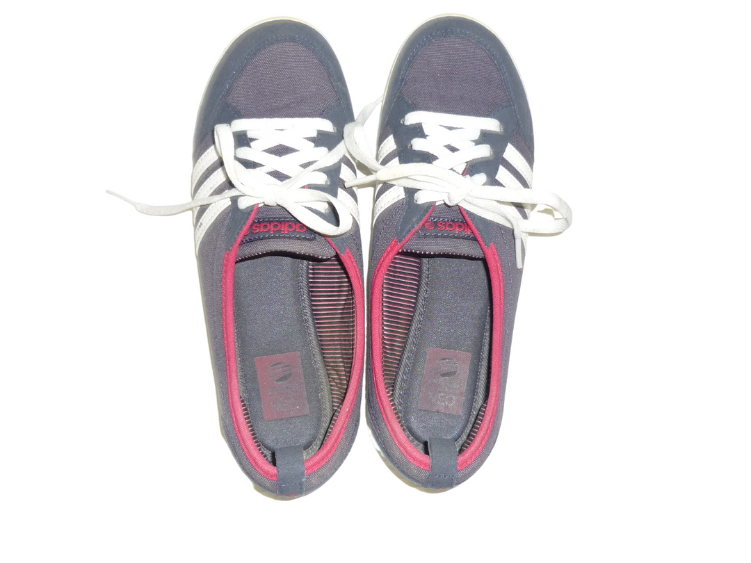 adidas アディダス　スニーカー　シューズ