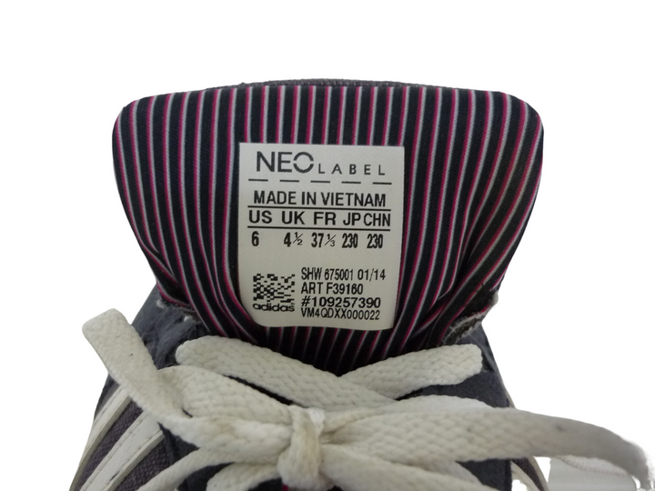 adidas アディダス　スニーカー　シューズ