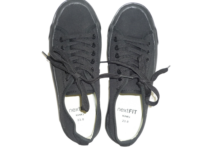 IGNIO　スニーカー　シューズ