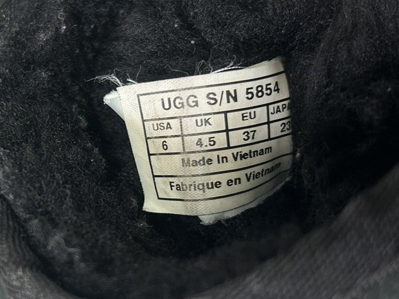 【小物/雑貨】　UGG　ブーツ ショート/ミディアム　シューズ