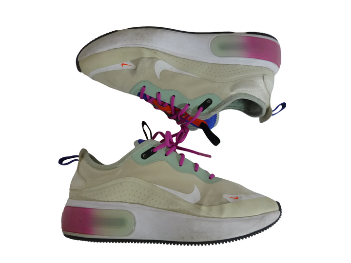 NIKE,ナイキ　スニーカー　シューズ