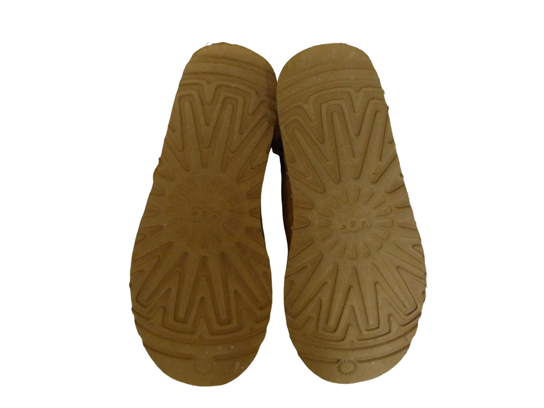 UGG　ブーツ ショート/ミディアム　シューズ