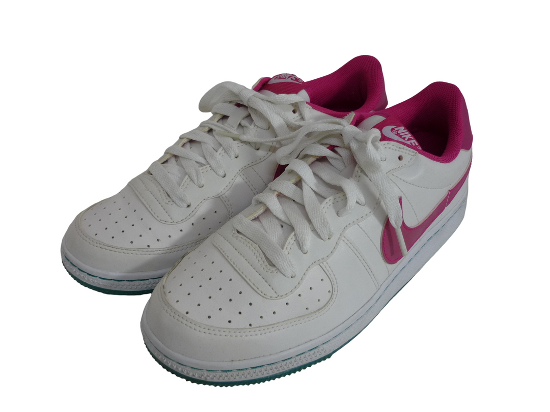 NIKE、ナイキ　スニーカー　シューズ