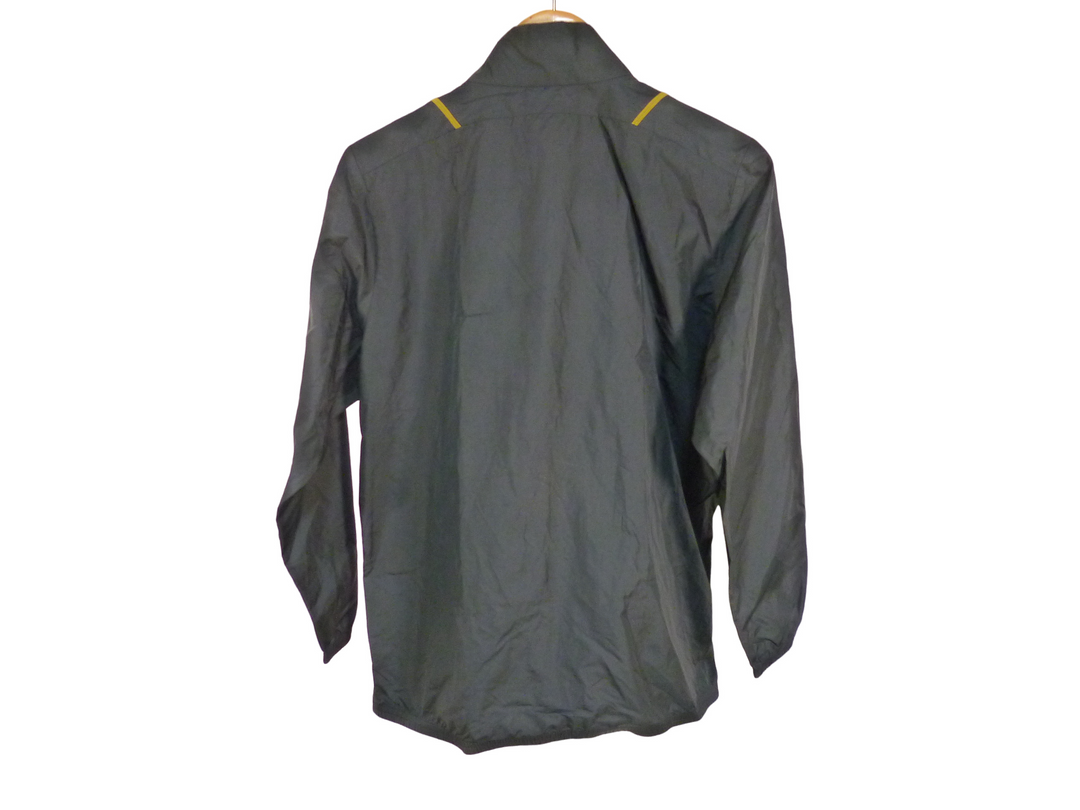 【激安古着】　umbro　ナイロンジャケット　トップス