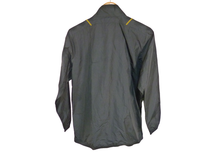 【激安古着】　umbro　ナイロンジャケット　トップス