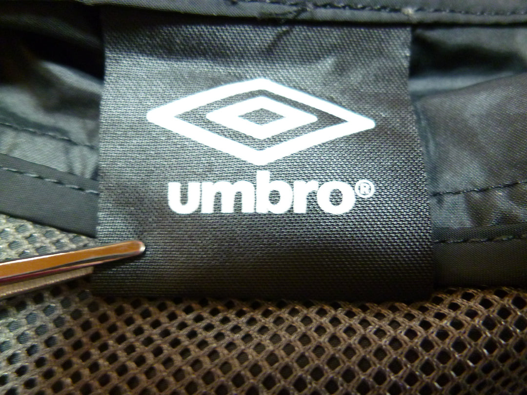 【激安古着】　umbro　ナイロンジャケット　トップス